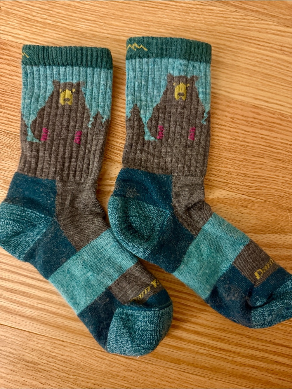 Darn Tough Women's Crew Socks with Bear design (merino) - Picture 3 of 6